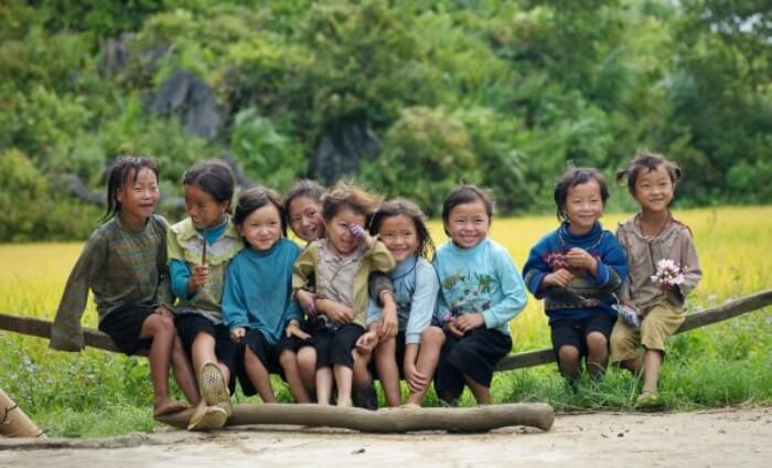 Chiêm bao thấy trẻ con đang nô đùa ngoài sân